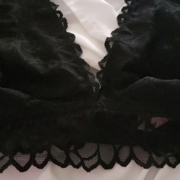 VS Halter Bralette - Picture 2 of 4